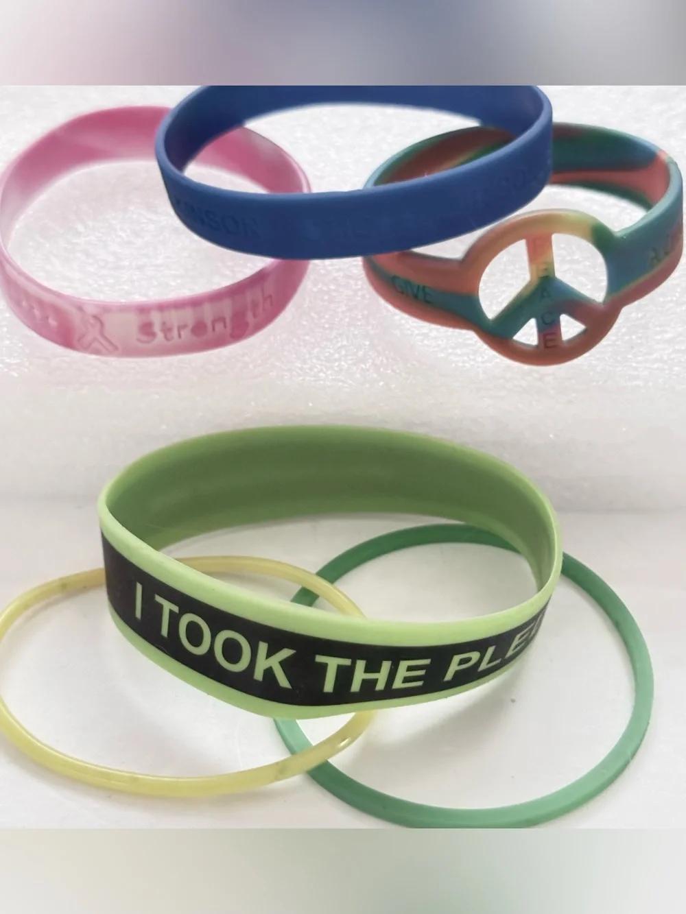 6 pcs of Assorted Silicone Wristbands with Green Statement Band Bracelet Jewelry